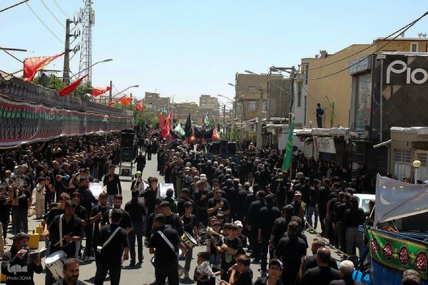 دریای عشق به عباس(ع) در خیابان‌ های تکاب‎