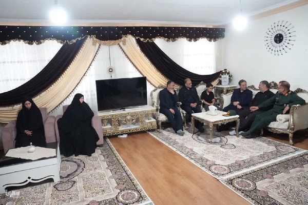 تکریم خانواده شهدای اقتدار ایران در ارومیه‎