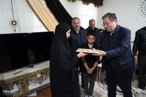 تکریم خانواده شهدای اقتدار ایران در ارومیه‎