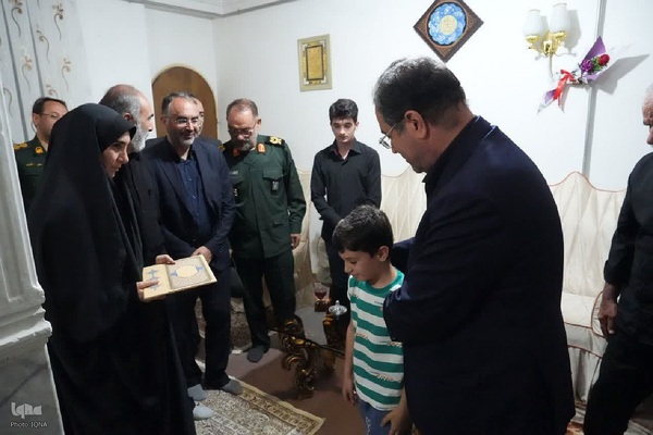 تکریم خانواده شهدای اقتدار ایران در ارومیه‎