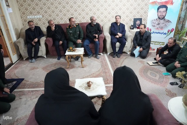 تکریم خانواده شهدای اقتدار ایران در ارومیه‎