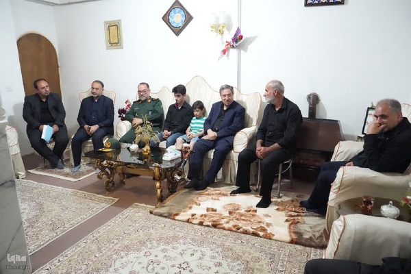 تکریم خانواده شهدای اقتدار ایران در ارومیه‎