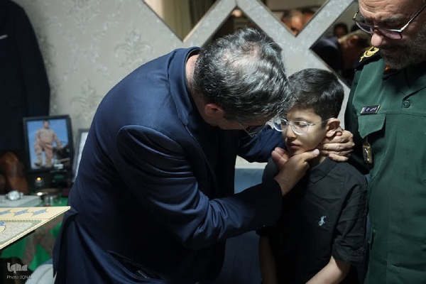 تکریم خانواده شهدای اقتدار ایران در ارومیه‎