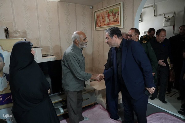 تکریم خانواده شهدای اقتدار ایران در ارومیه‎