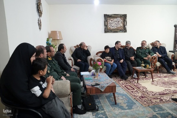 تکریم خانواده شهدای اقتدار ایران در ارومیه‎