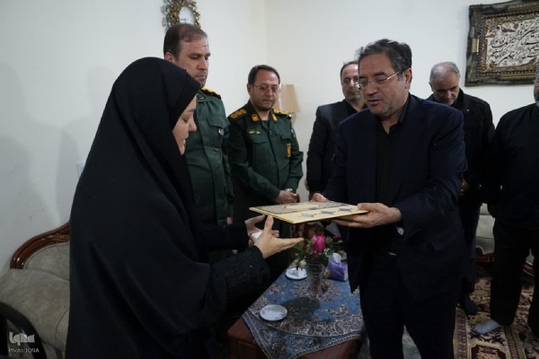 تکریم خانواده شهدای اقتدار ایران در ارومیه‎