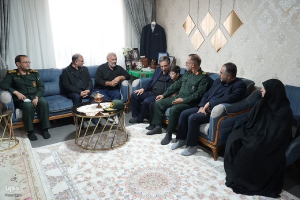 تکریم خانواده شهدای اقتدار ایران در ارومیه‎