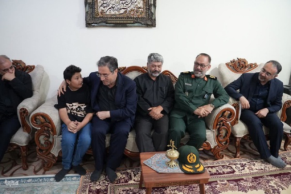 تکریم خانواده شهدای اقتدار ایران در ارومیه‎