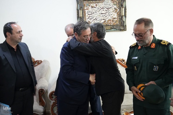 تکریم خانواده شهدای اقتدار ایران در ارومیه‎