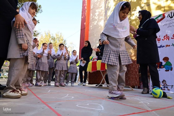 نواختن زنگ غنچه‌ها در ارومیه‎