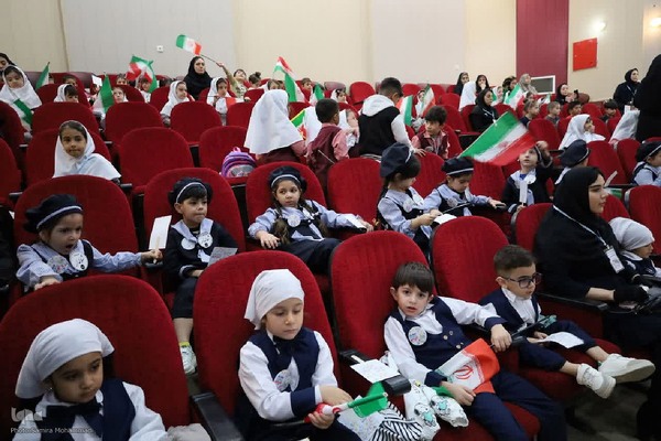 نواختن زنگ غنچه‌ها در ارومیه‎