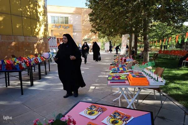 نواختن زنگ غنچه‌ها در ارومیه‎