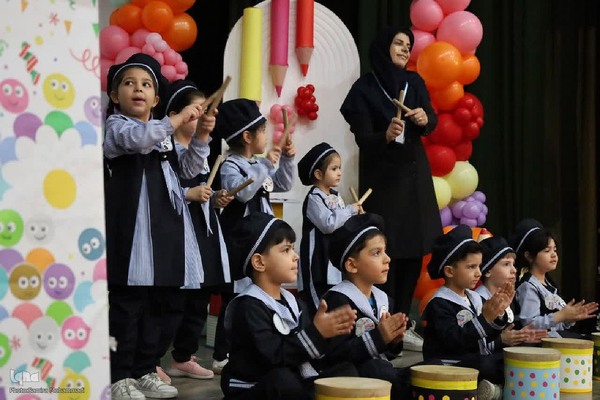 نواختن زنگ غنچه‌ها در ارومیه‎