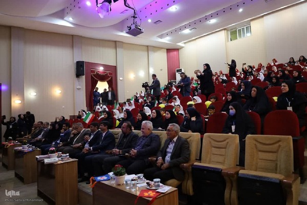 نواختن زنگ غنچه‌ها در ارومیه‎