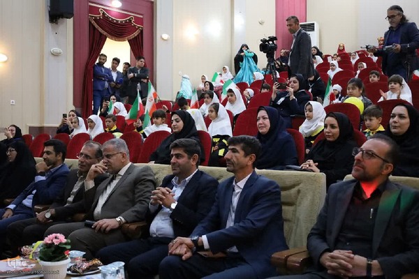 نواختن زنگ غنچه‌ها در ارومیه‎