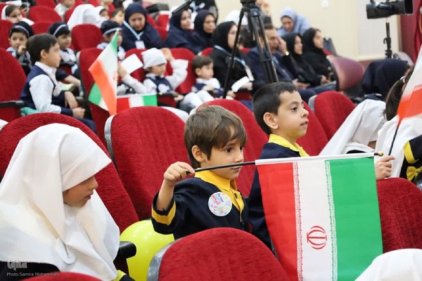 نواختن زنگ غنچه‌ها در ارومیه‎