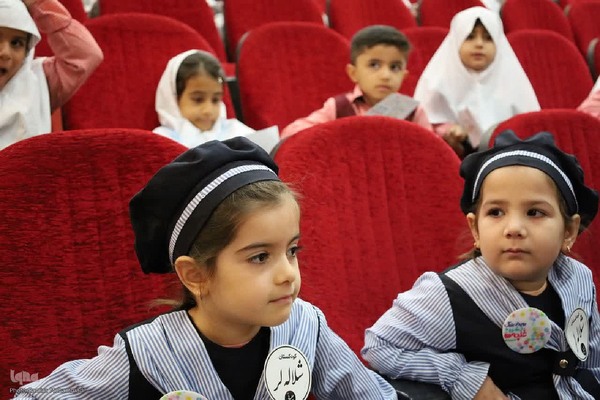 نواختن زنگ غنچه‌ها در ارومیه‎