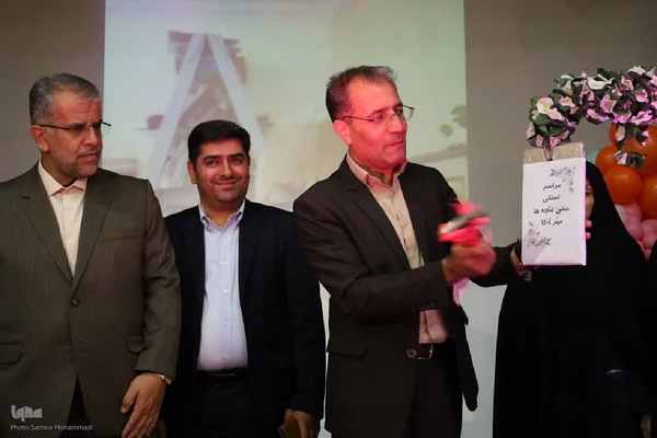 نواختن زنگ غنچه‌ها در ارومیه‎