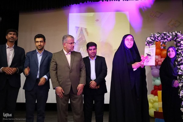 نواختن زنگ غنچه‌ها در ارومیه‎