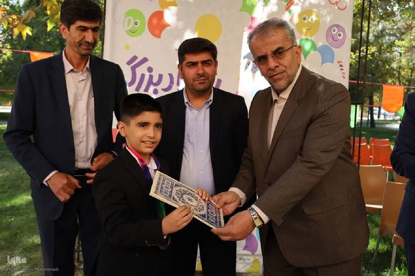 نواختن زنگ غنچه‌ها در ارومیه‎