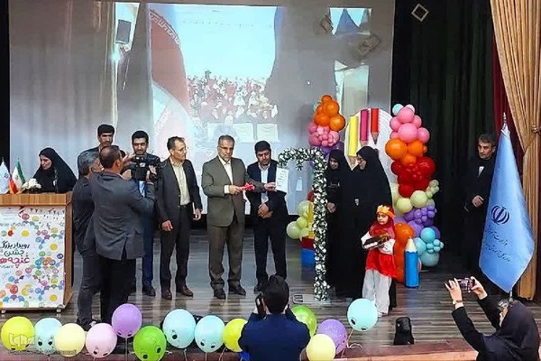 نواختن زنگ غنچه‌ها در ارومیه‎