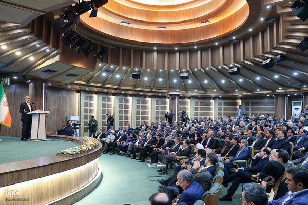 نشست رئیس‌جمهور پزشکیان با سرمایه‌گذاران و فعالان اقتصادی آذربایجان‌غربی