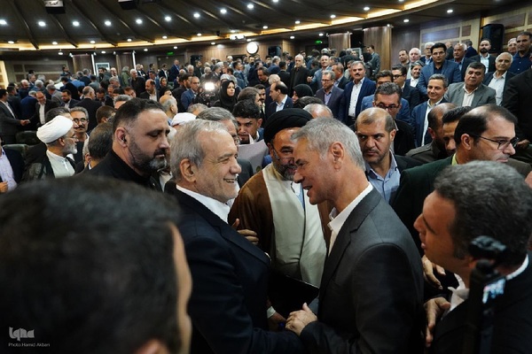 نشست رئیس‌جمهور پزشکیان با سرمایه‌گذاران و فعالان اقتصادی آذربایجان‌غربی