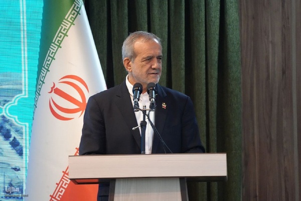 نشست رئیس‌جمهور پزشکیان با سرمایه‌گذاران و فعالان اقتصادی آذربایجان‌غربی