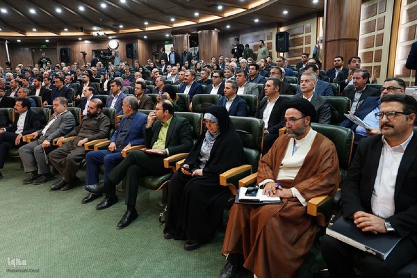 نشست رئیس‌جمهور پزشکیان با سرمایه‌گذاران و فعالان اقتصادی آذربایجان‌غربی