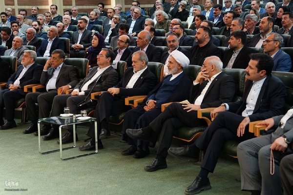 نشست رئیس‌جمهور پزشکیان با سرمایه‌گذاران و فعالان اقتصادی آذربایجان‌غربی