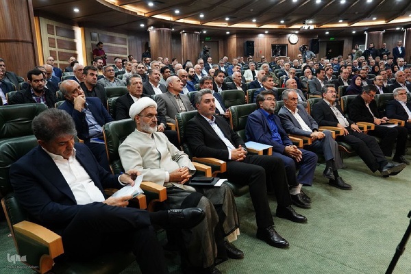 نشست رئیس‌جمهور پزشکیان با سرمایه‌گذاران و فعالان اقتصادی آذربایجان‌غربی