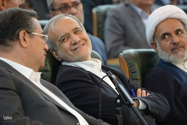 نشست رئیس‌جمهور پزشکیان با سرمایه‌گذاران و فعالان اقتصادی آذربایجان‌غربی