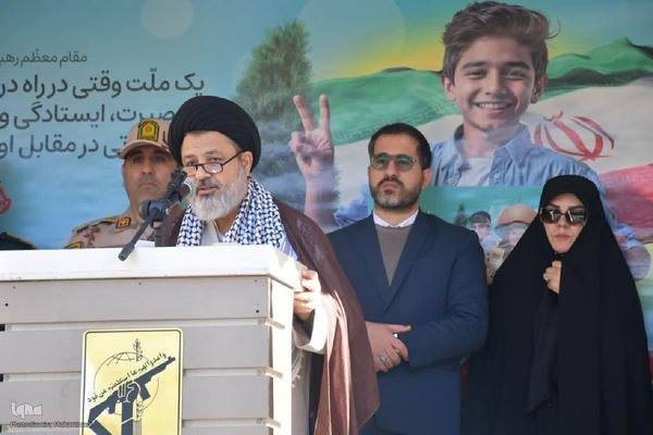 خروش مردم ماکو در راهپیمایی ۱۳ آبان‎