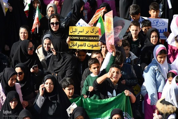 خروش مردم ماکو در راهپیمایی ۱۳ آبان‎