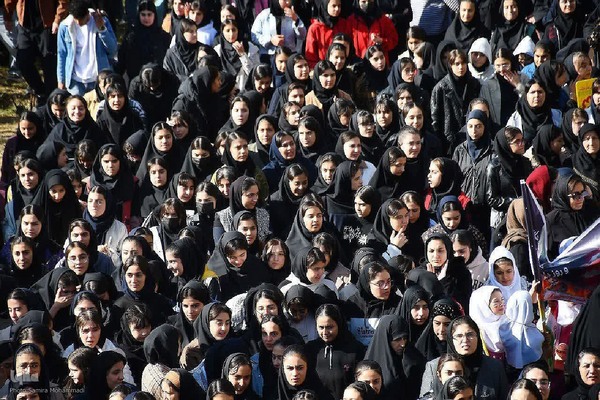 خروش مردم ماکو در راهپیمایی ۱۳ آبان‎