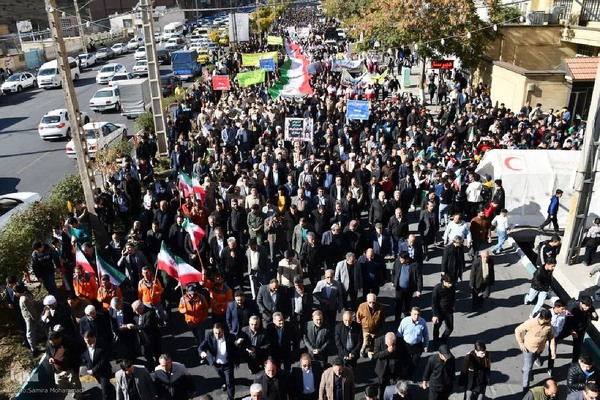 خروش مردم ماکو در راهپیمایی ۱۳ آبان‎