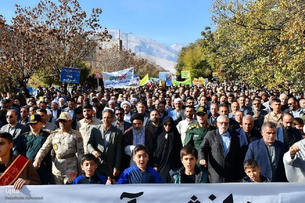 خروش مردم ماکو در راهپیمایی ۱۳ آبان‎