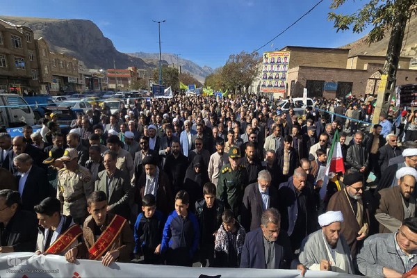 خروش مردم ماکو در راهپیمایی ۱۳ آبان‎