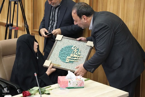 تجلیل از مادران و همسران شهدا در خوی‎