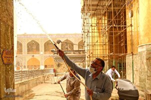 Nettoyage du sanctuaire de l'Imam Ali (AS) après la tempête de poussière