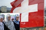 Gli studenti musulmani non potranno rifiutarsi di stringere la mano alle professoresse in  Svizzera