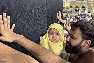 Santa Mecca: bambini accompagnano i più grandi nel pellegrinaggio Umrah