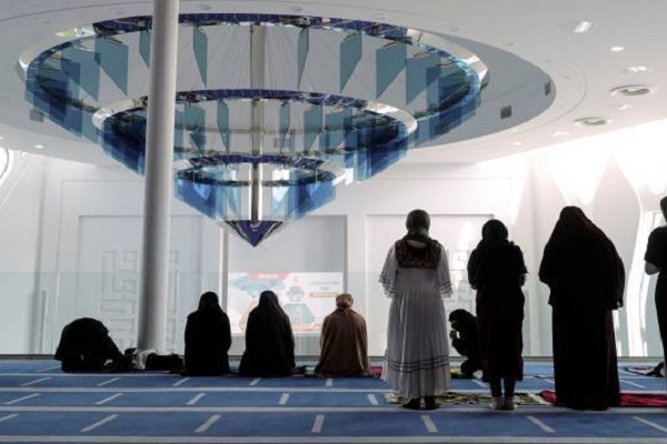 Fransa’da Müslümanlar dini uygulamalarında daha sınırlı hale geliyor
